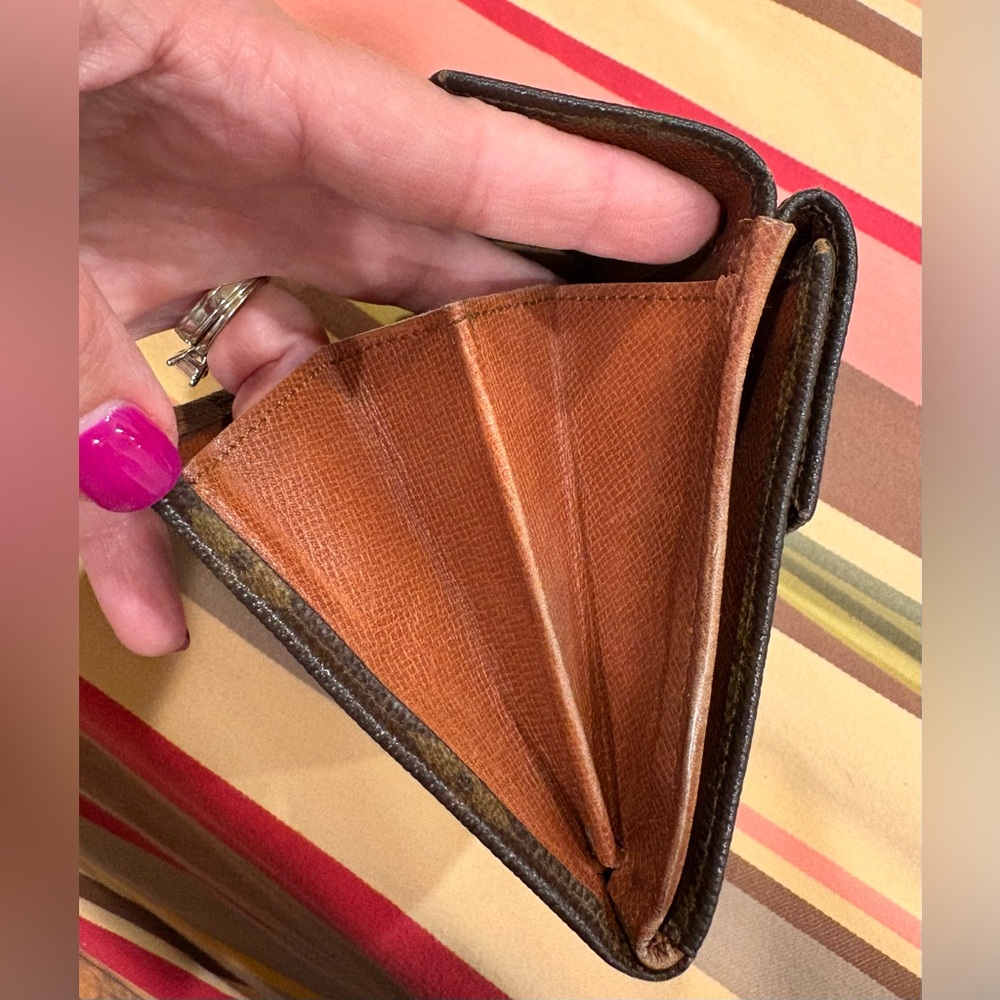 Beautiful Authentic Vintage Louis Vuitton Compact Monogram Wallet - Picture 10 of 14